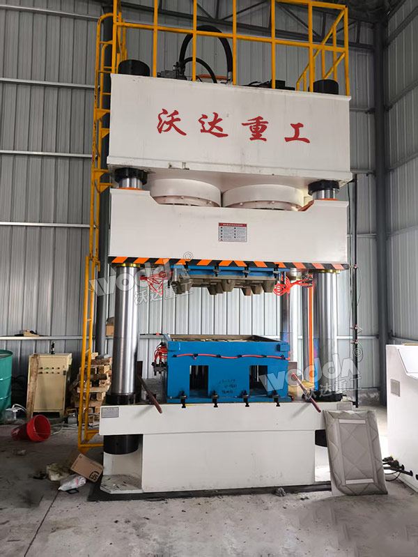 1600噸塑料托盤(pán)成型液壓機(jī) 1600噸塑料托盤(pán)成型液壓機(jī)