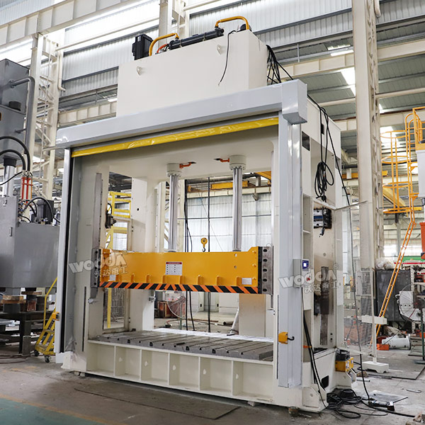 100噸汽車內(nèi)飾件成型液壓機(jī) 100噸汽車內(nèi)飾件成型液壓機(jī)